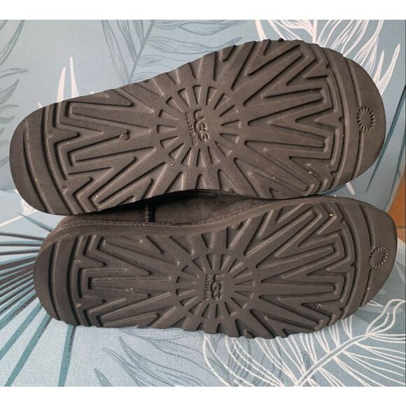 UGG Classic Short black Suede Shearling Sheepskin Boots womens 6 - Picture 8 of 11